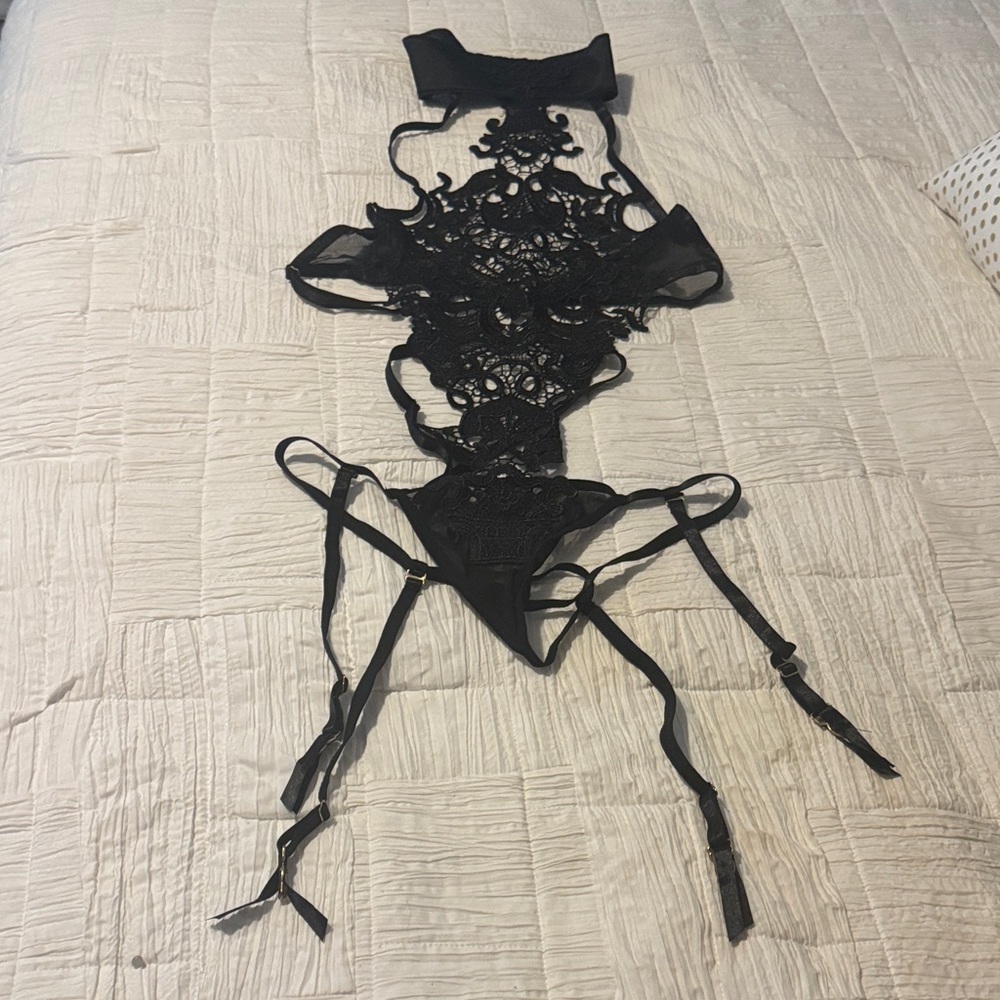 Elegant Black Lace Lingerie Set never worn